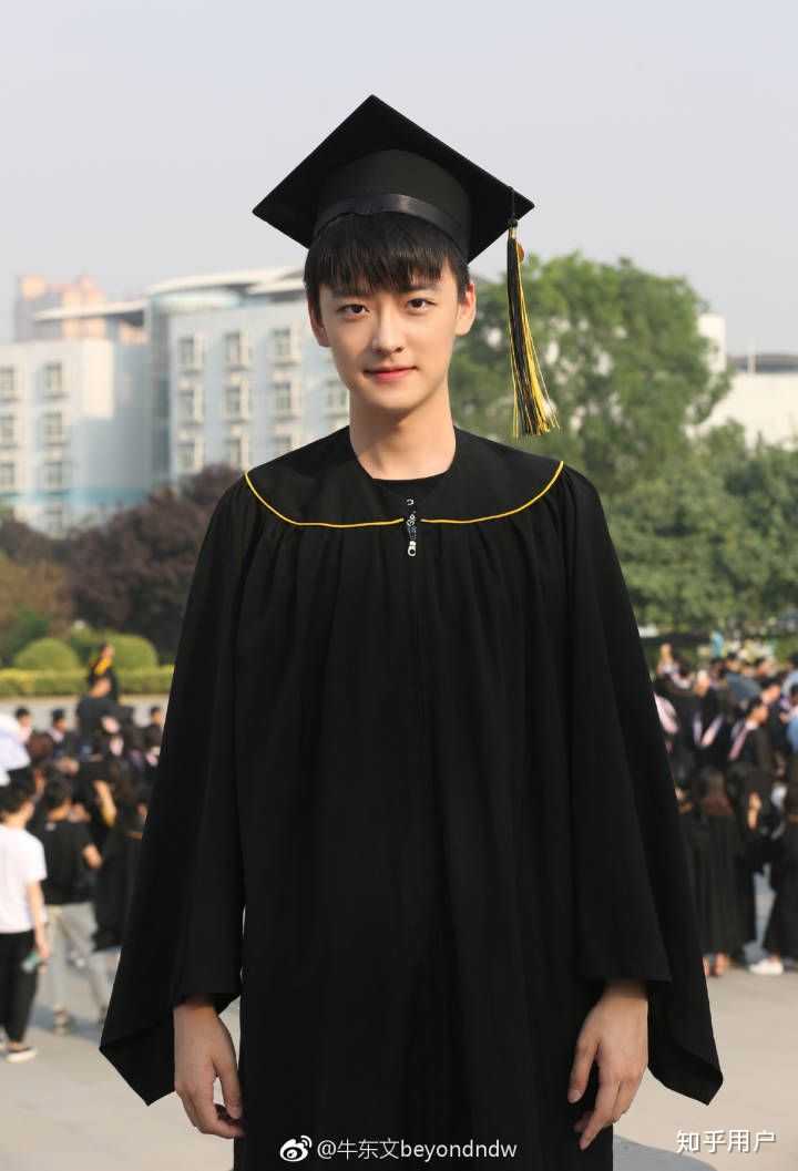 校草当然不能少了我们郑大西亚斯国际学院的牛东文啦 大家知道他可能