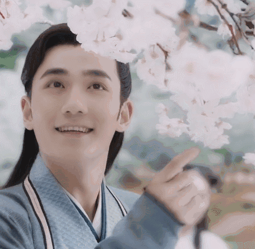 参照目前我喜爱的演员,朱一龙先生.