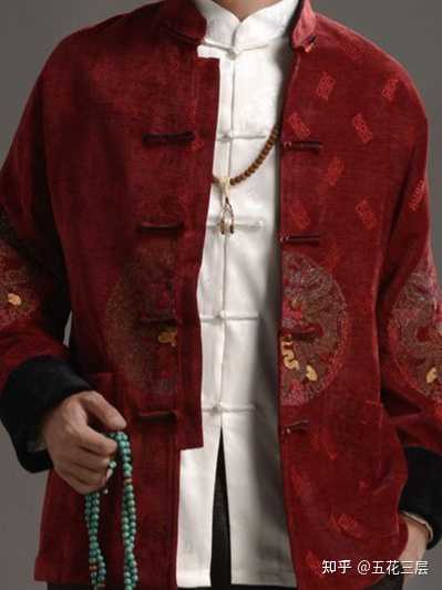 为什么大部分衣服的扣子数量是奇数？ - 知乎