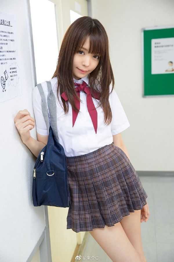 胸大的女生怎么穿 jk 制服好看?