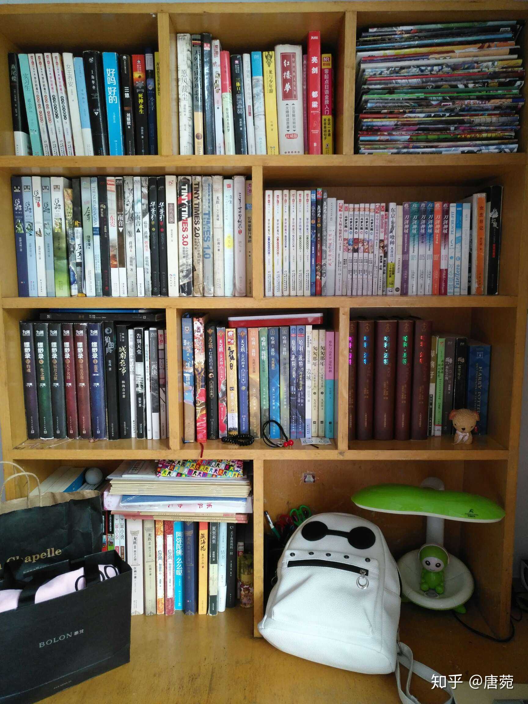 晒书柜# 书柜一部分,哈哈哈什么书都有,还被我妈扔了好多