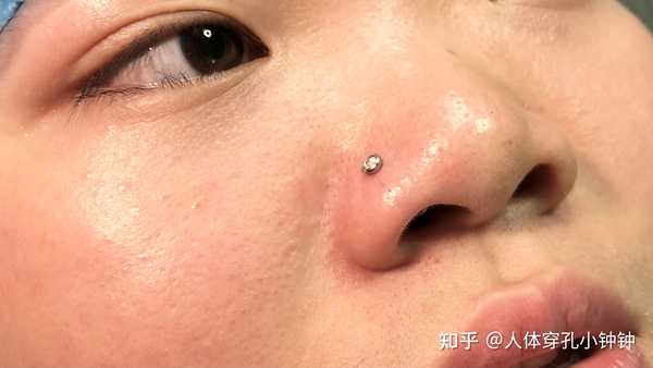 nostrilpiercing##鼻釘穿刺過程# #九全鈦合金飾品# 更利於傷口恢 