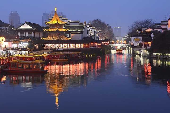 十一准备去南京耍,有没有旅游攻略呀～比较经济的酒店有木有推荐呢