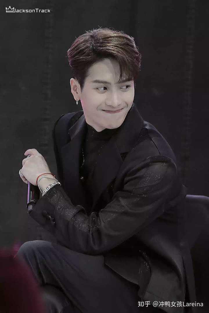 你有哪些王嘉尔的帅照?