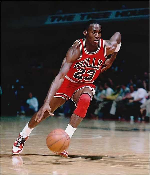 如果迈克尔. 乔丹现在重新回到身体素质最巅峰时期两年，重返 NBA 会取得什么成绩？