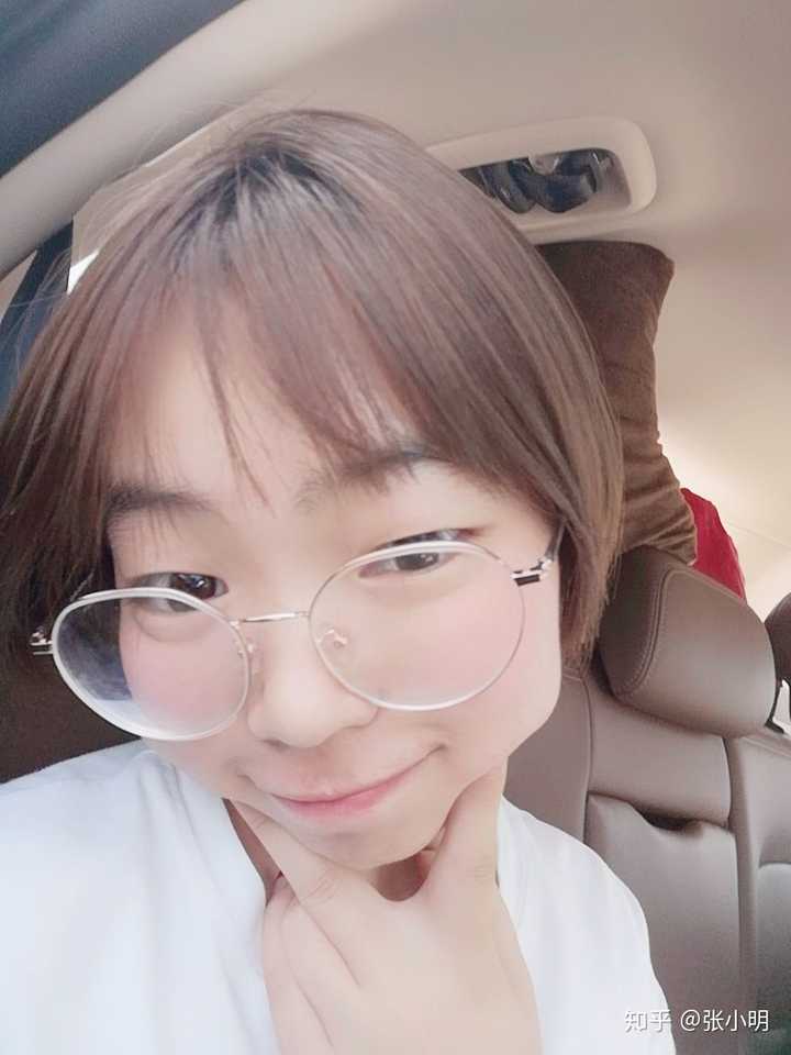 单眼皮肿眼泡塌鼻梁凸嘴巴大脸盘婴儿肥是什么样的?