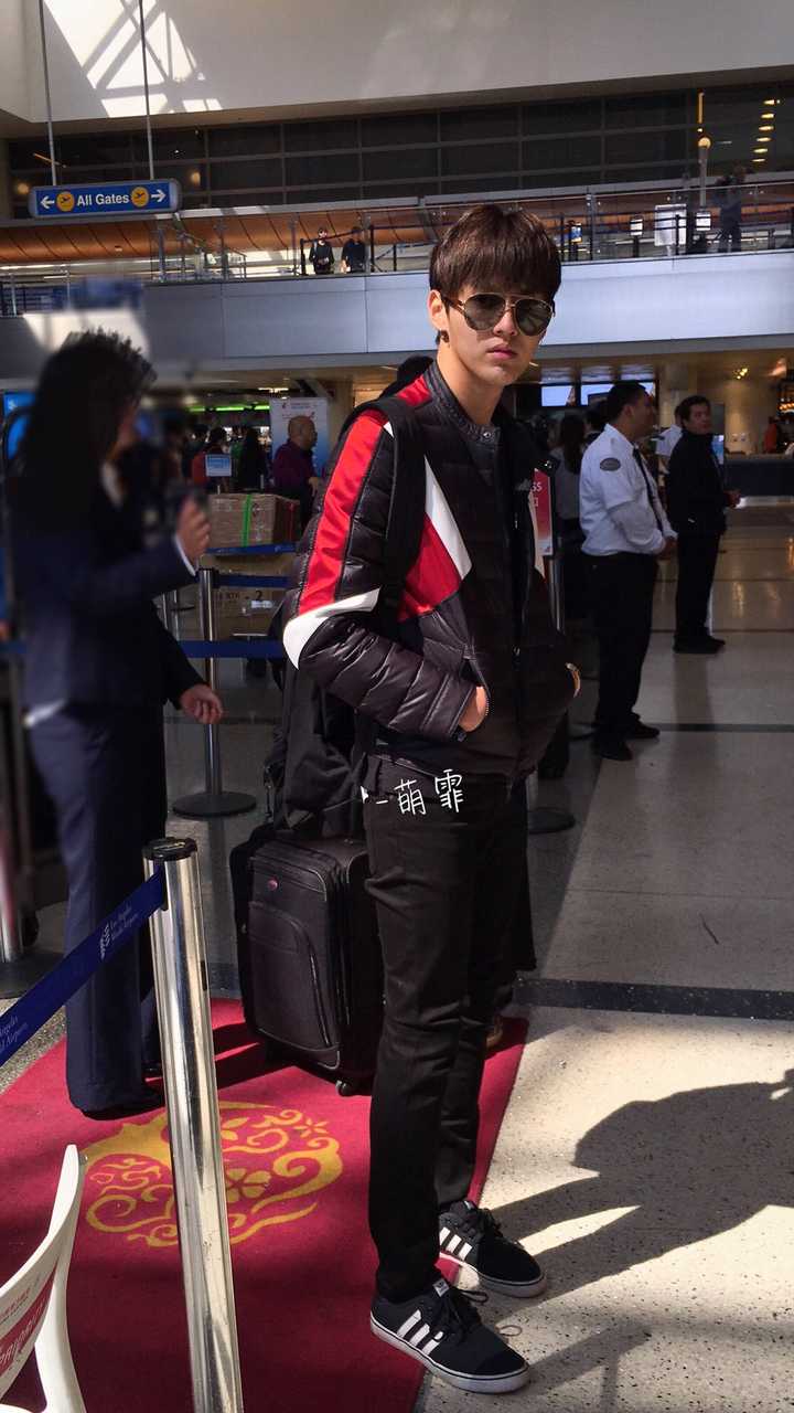 如何评价吴亦凡的身材?