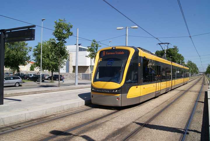 长春轨道交通3/4号线应当算作轻轨还是有轨电车?