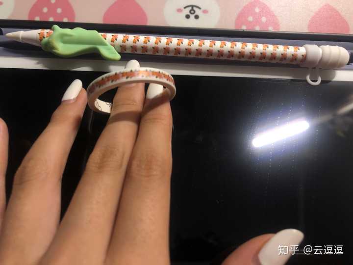 Apple Pencil一代笔身有点滑 有没有解决方法 可以防滑又可以把笔放进保护套笔槽不影响的 知乎
