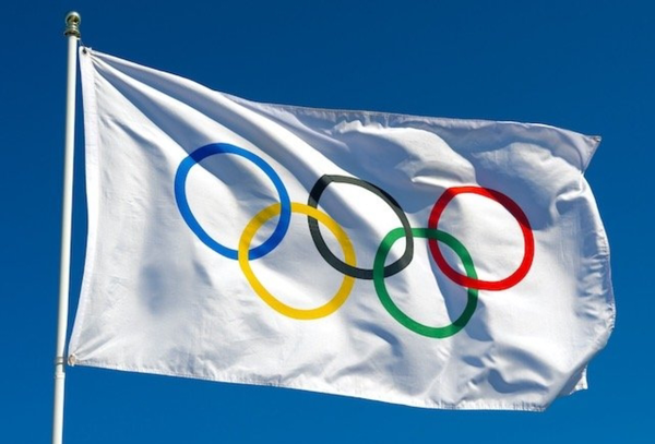 巴黎奥运会开幕式奥运会旗被挂反，你觉得他们会不会效仿索契冬奥会在闭幕式上玩梗？如果会怎么做才能圆回来？