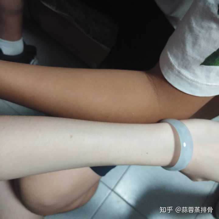 请问军训晒黑怎么白回来?