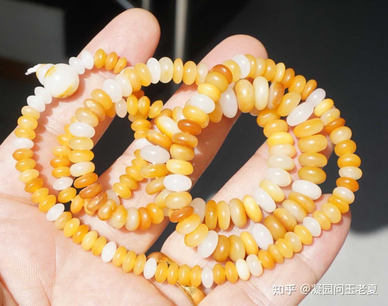 凝园问玉老夏 的想法: 黄沁籽料片珠ngtc 颜色请参照白纸照; 重