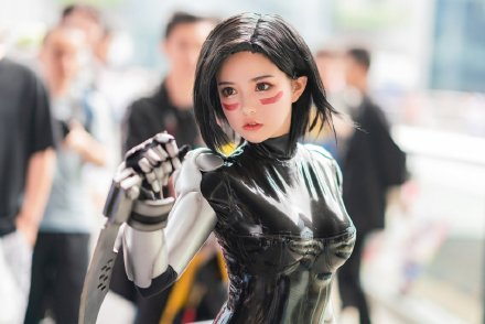 cosplay看得少,之前看过的刘二二同学cos的阿丽塔,觉得还蛮惊艳的.