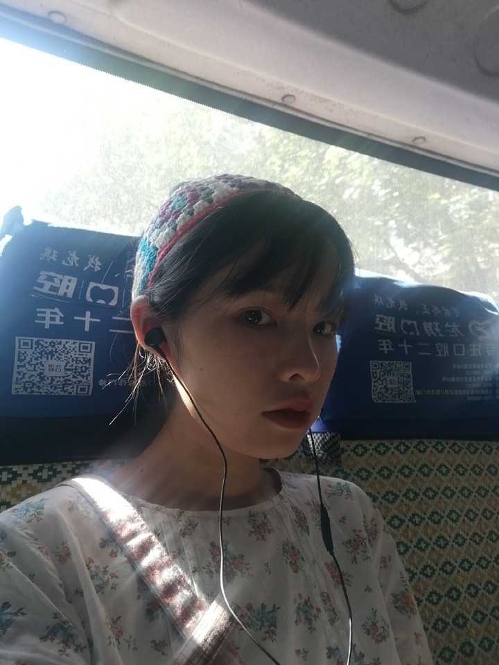 怎麼看待發單反自拍原圖的女生?