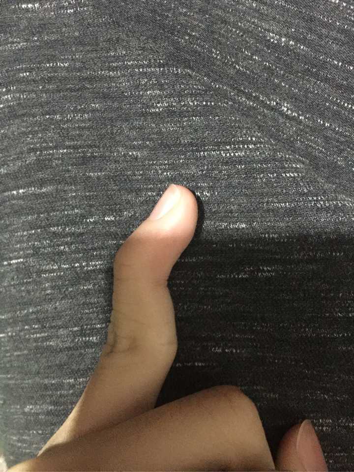 为什么小拇指是弯的? ?