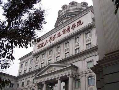 杨阳正在学习的摄影师