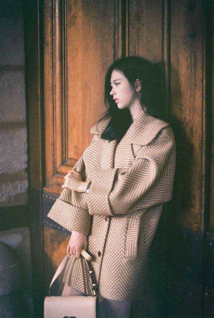 尹美人也是留过长发滴  仿佛在跟鹿对话