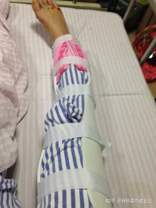 如何看待媒体报道山西医院院长跪地手术意外翻车被指出该院长行为违反