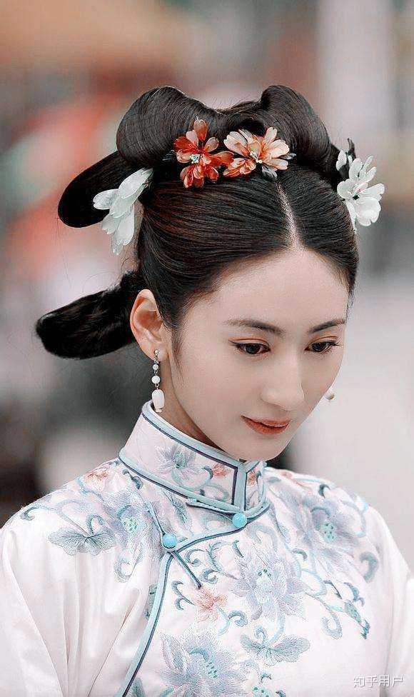 一脸苦相的容貌有何特征?