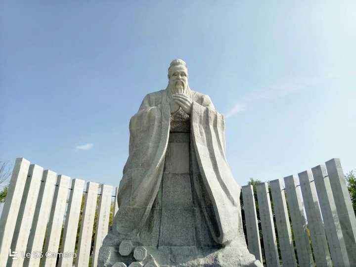 孔圣人保佑我们仁者无敌,虽然世风日下.