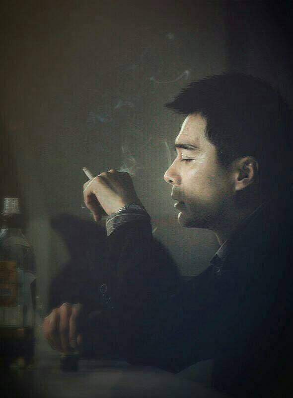 抽烟的男人图片 帅气图片