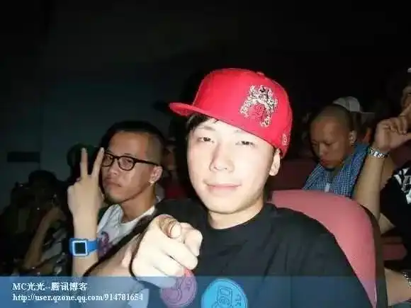 mc光光发生什么事了? - 知乎