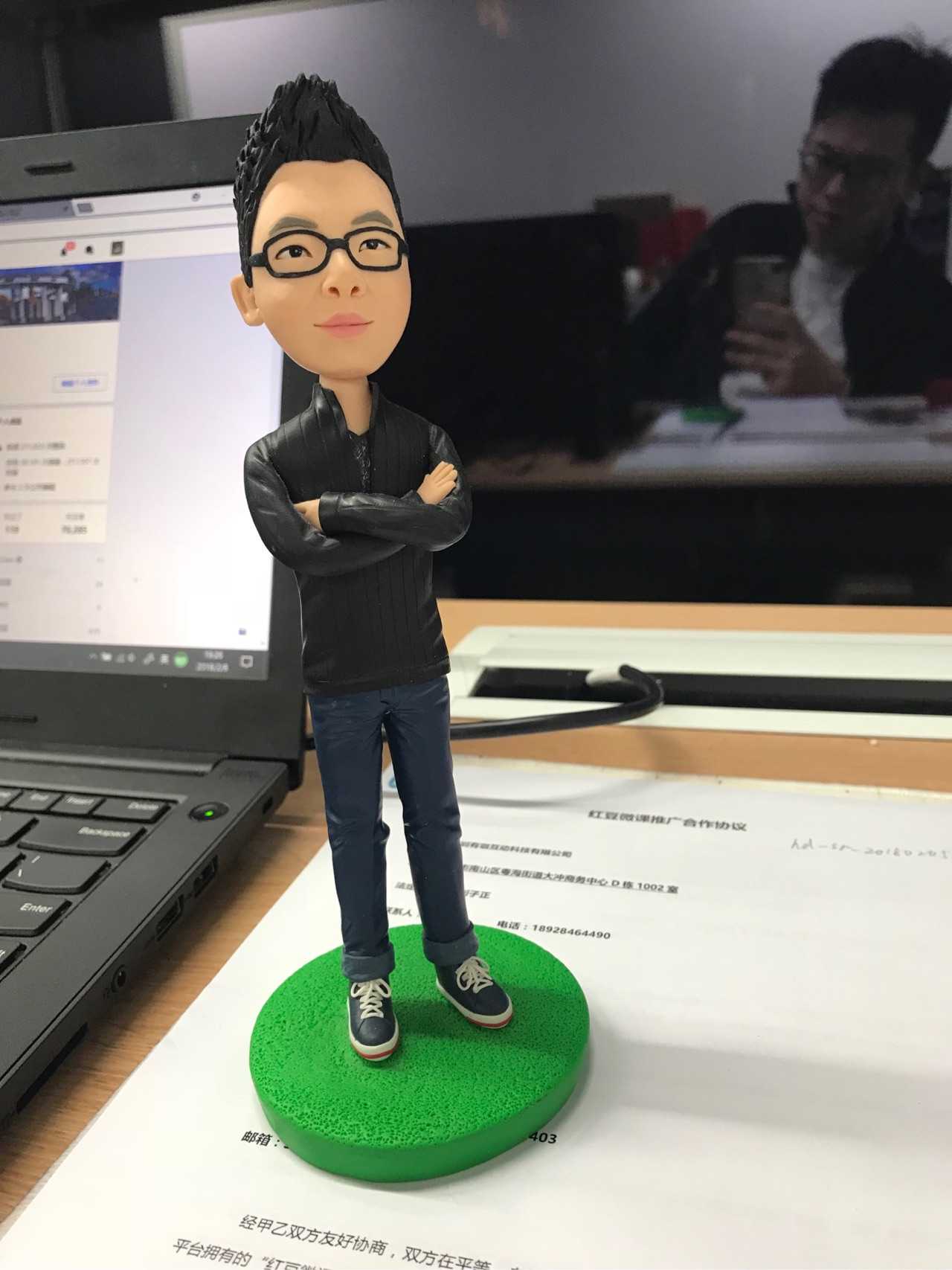 ps:微信一直用这照片当头像,总是被吐槽双手抱肩太过严肃,没有亲和力.