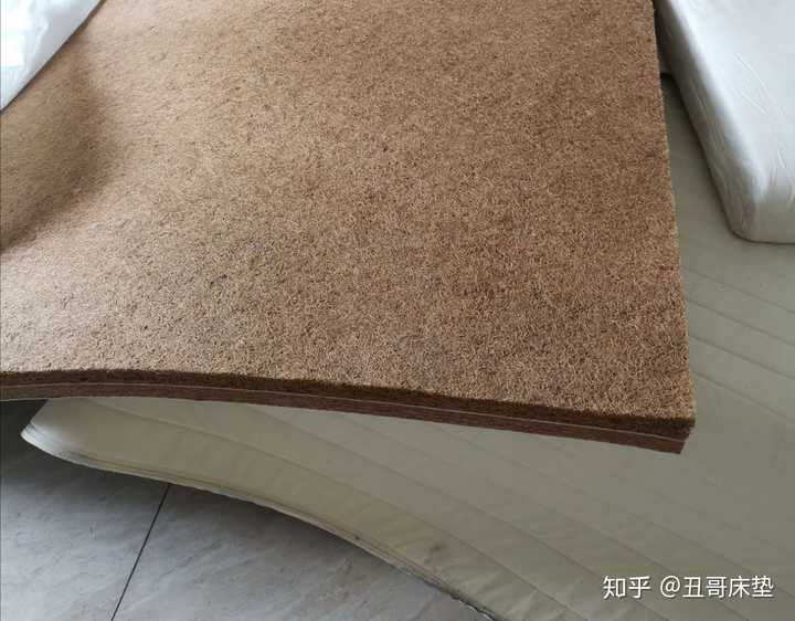 帮忙看看这个棕床垫是胶水甲醛超标的吗?