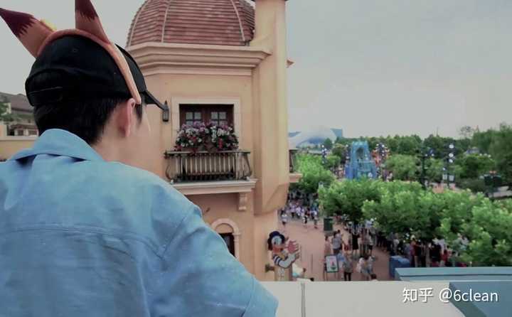 厦门,b站总部,上海迪士尼…前段时间看肖战拿着相机拍,就感觉会有vlog