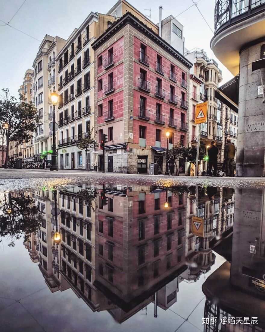 滔天星辰 的想法: 实拍马德里建筑物水中倒影 翻转的城市 我… 