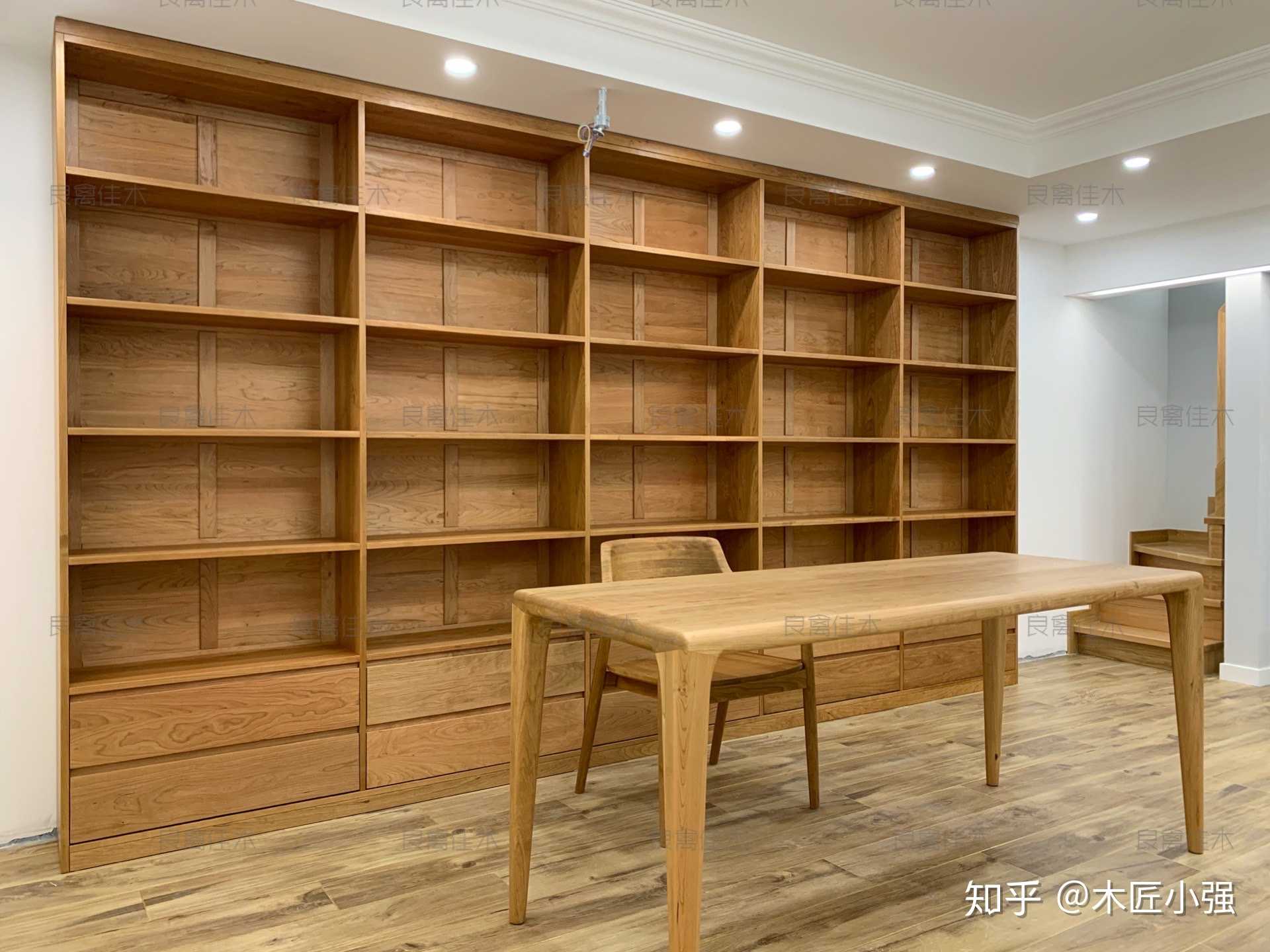 木匠小强 的想法: 客厅当中,一面满墙书柜就可以成为整个空… - 知乎