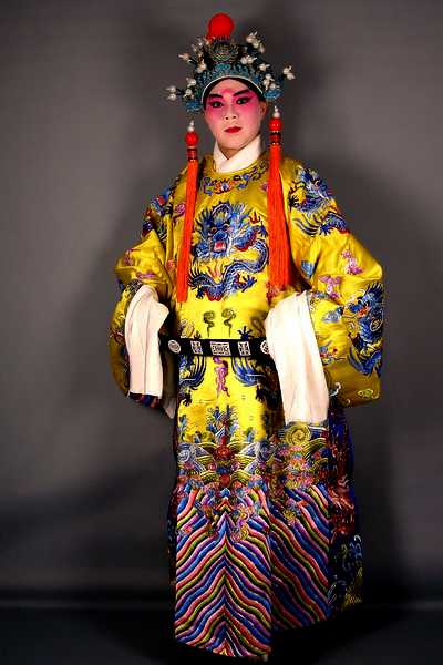 为何唐宋皇帝画像大多不穿黄袍?