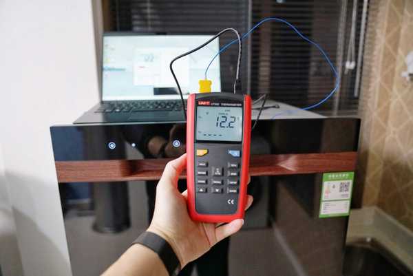 为什么洗碗机只是喷水却能洗干净？