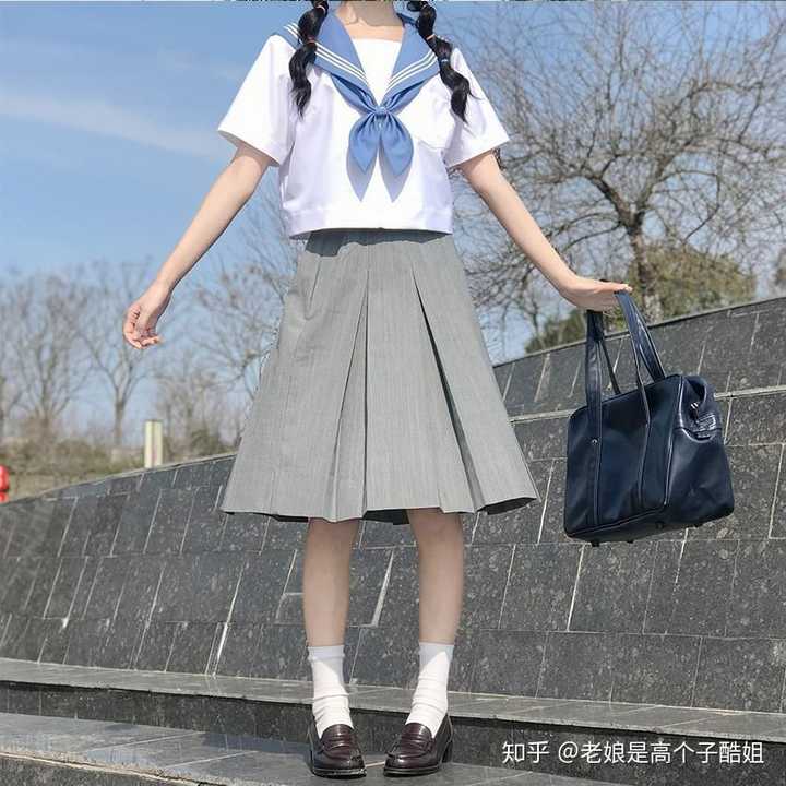 又小又瘦的女生穿什麼jk制服比較好看呢?