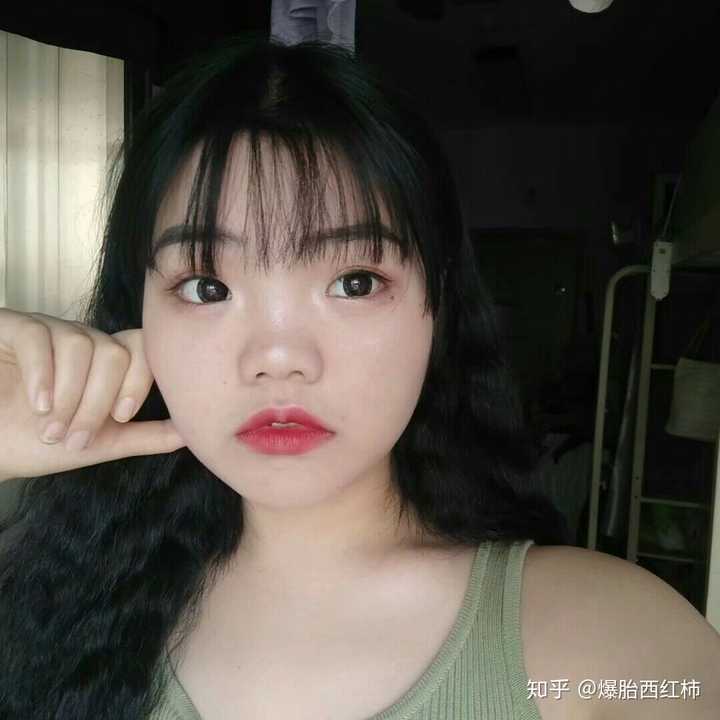 塌鼻子的女生留什么发型好看?