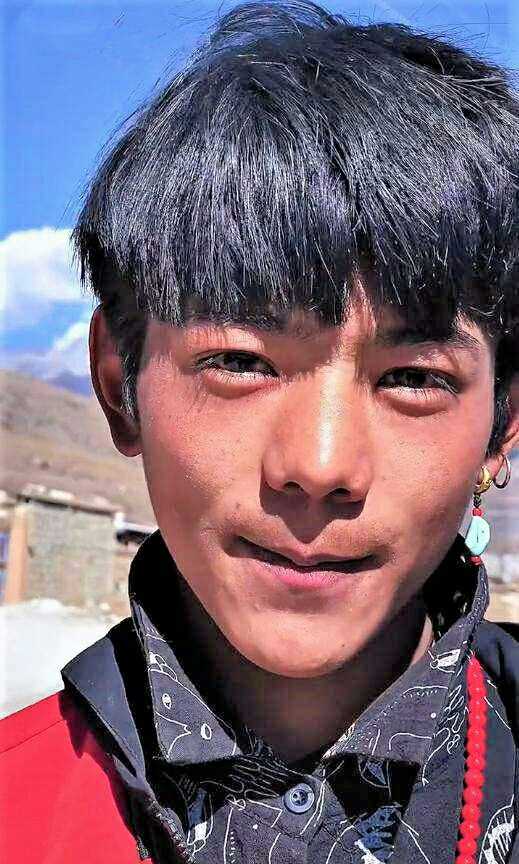 如何评价最近走红的康巴汉子丁真的颜值这一长相真的是藏族人平均水平