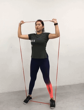 如何全面地运用弹力带进行宿舍健身?