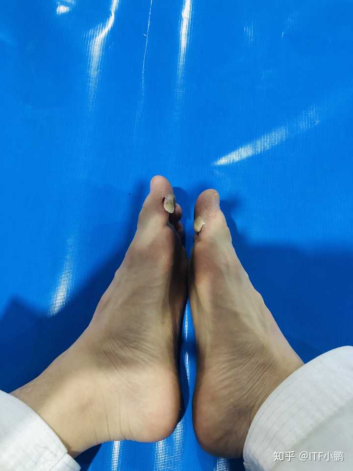 女生跆拳道赤脚脚底图片