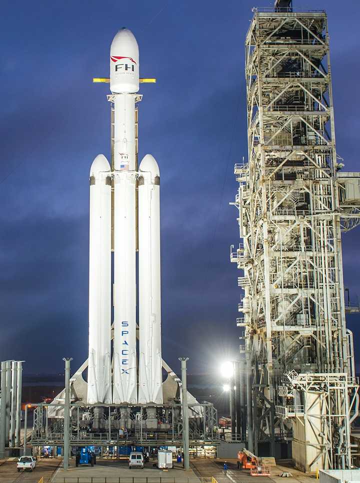 如何看待 spacex 猎鹰重型火箭将搭载特斯拉跑车上太空并待上 10 亿年