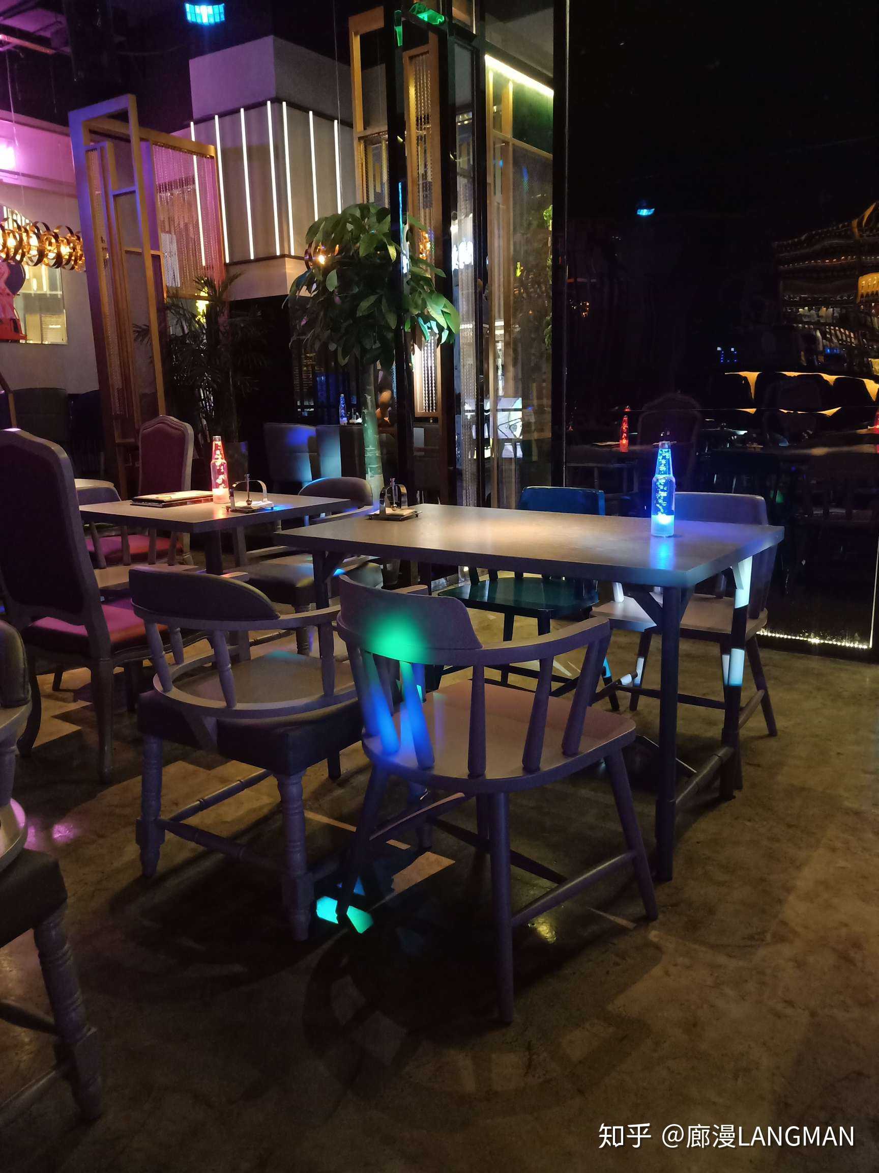 上海 巨说还不错音乐餐厅