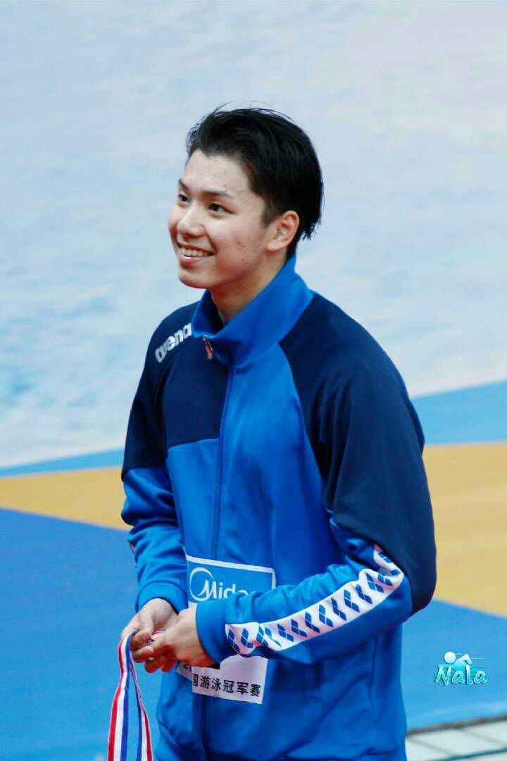 如何评价游泳运动员李广源的外貌?