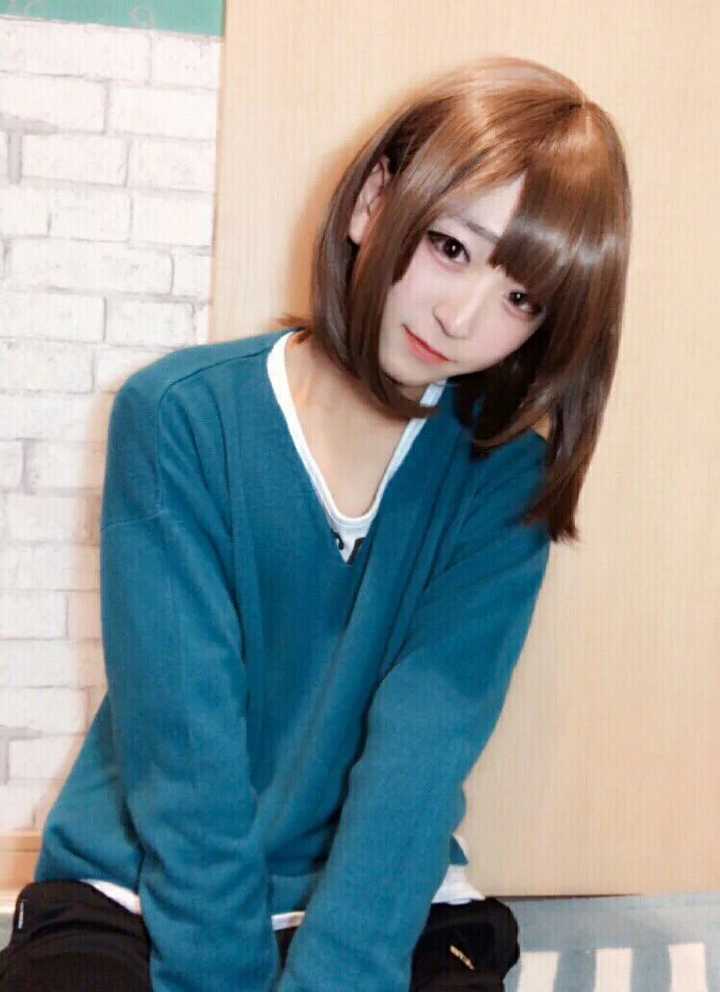 如何評價11區17歲女裝大佬被基友要求交往?