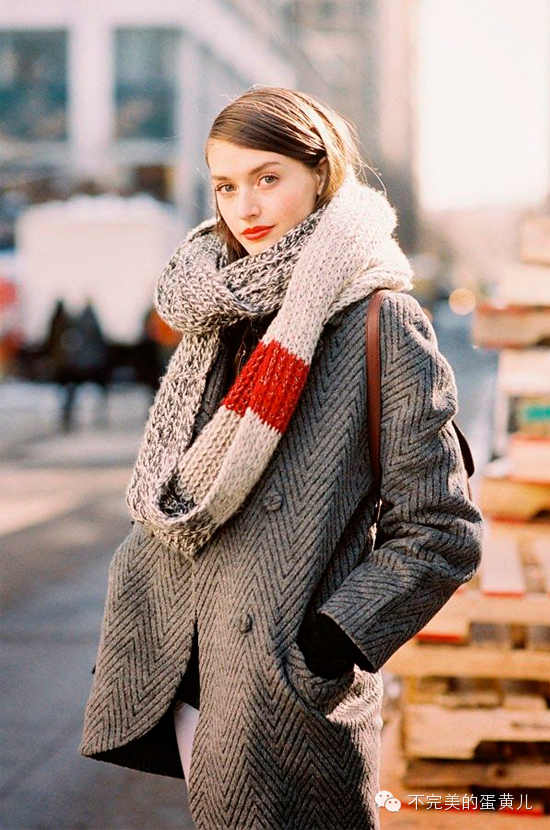 冬季围巾和衣服怎么搭?