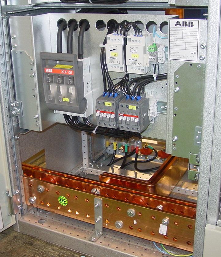 关于低压配电柜内母排根数