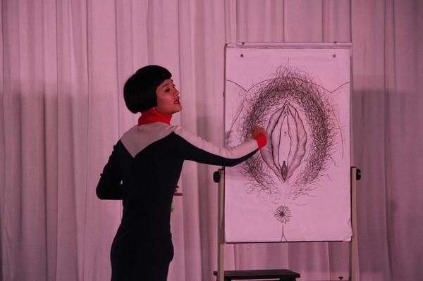 如何看待女性在争持中被扒衣服?