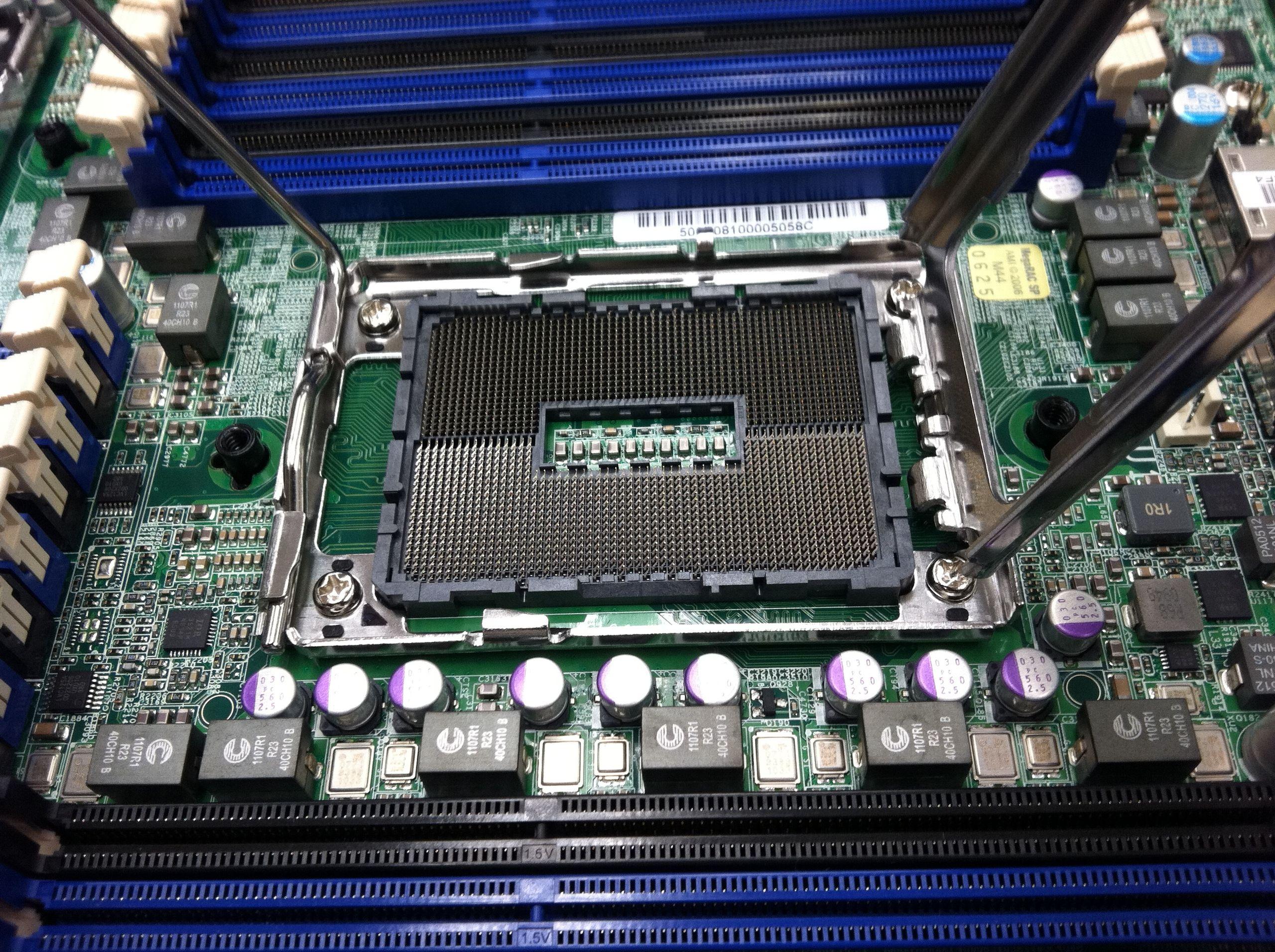 为什么 amd 的 cpu 现在还在用针脚式插座而不是像英特尔一样用封装式