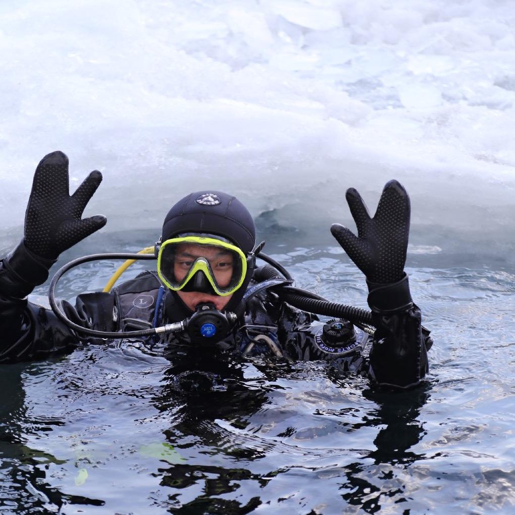 在贝加尔湖冰潜,用最战斗民族的方式向"西伯利亚明眸"致敬