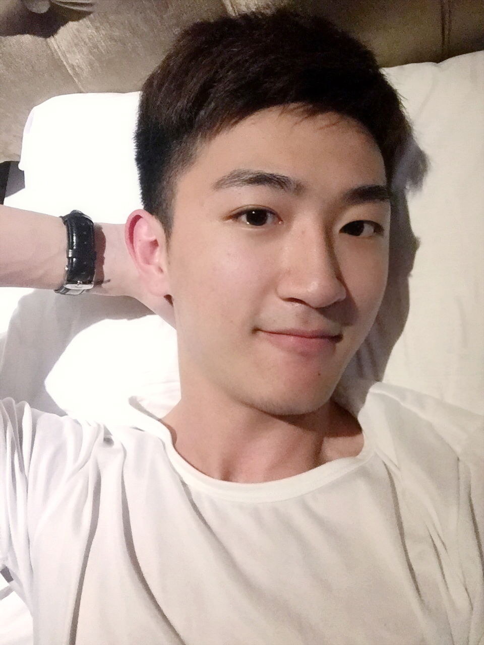 男生怎样自拍? - 知乎