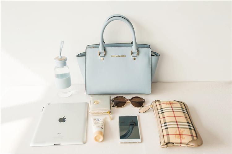 适合刚刚毕业的女生购买的平价包包品牌?