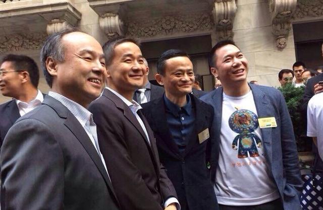 最好再加一些暖男的形象,才能赢取白富美,而人称"龙哥",本名叫"黄有龙